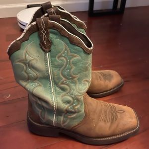 Justin Gypsy Leather Cowboy Boots in a Women’s Size 10